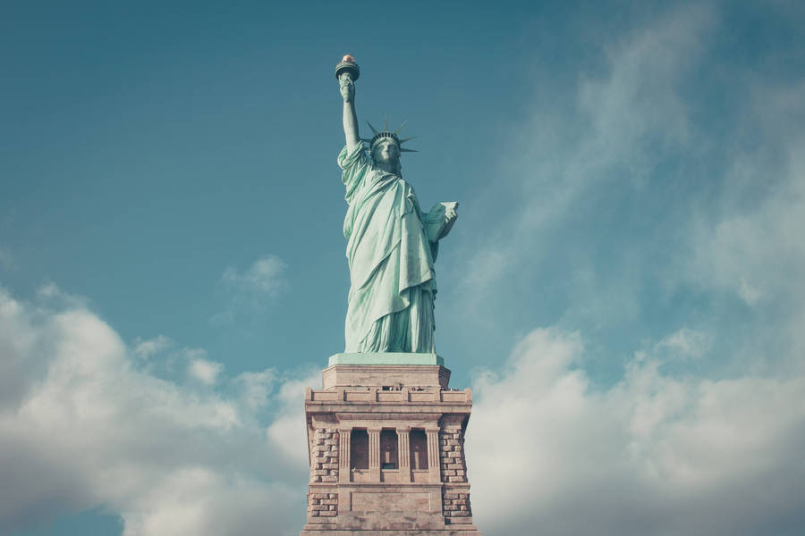 Statue Of Liberty Soft Colors Wallpaper