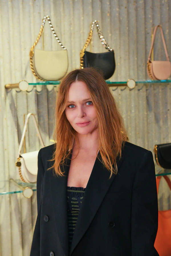 Stella Mccartney In A Black Blazer Wallpaper