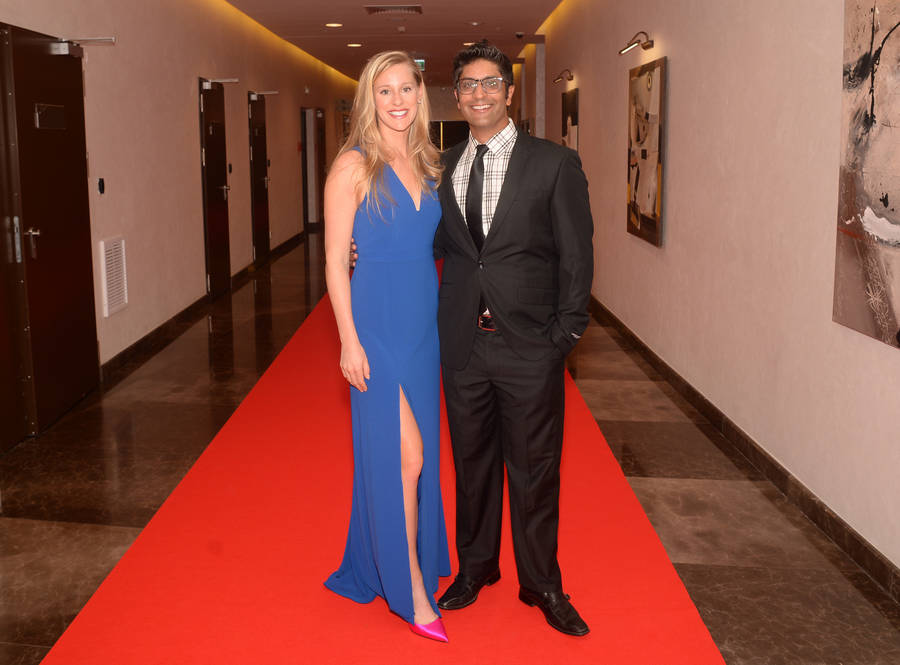 Stephen Amritraj And Alison Riske-amritraj Posing On The Red Carpet Wallpaper