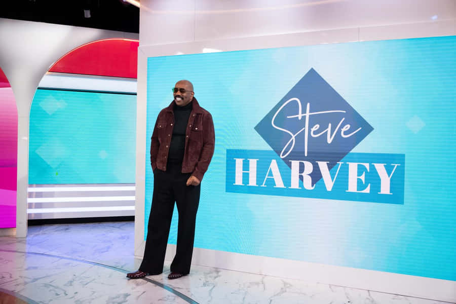 Steve Harvey In Brown And Black Wallpaper