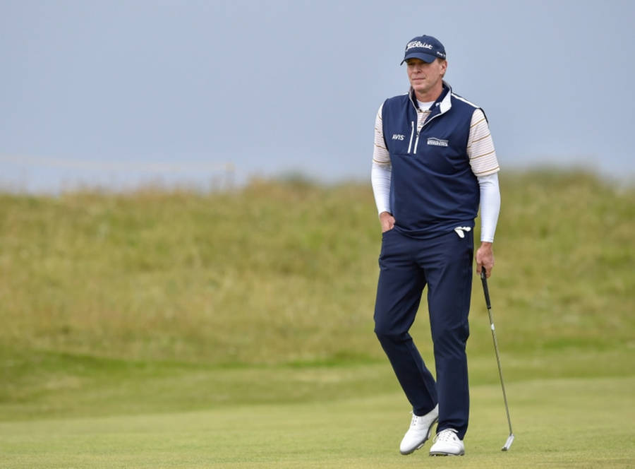 Steve Stricker Strolling In A Field Wallpaper