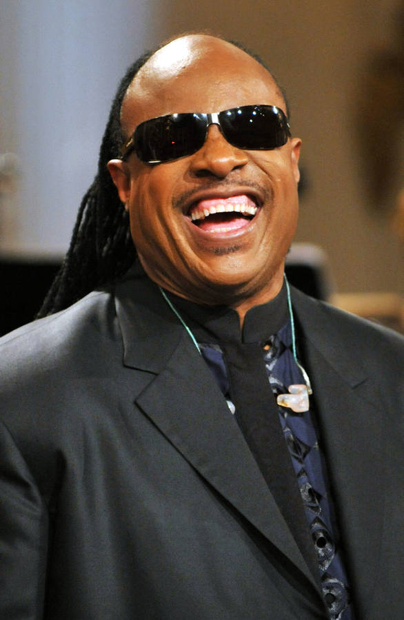 Stevie Wonder Wearing All-black Wallpaper