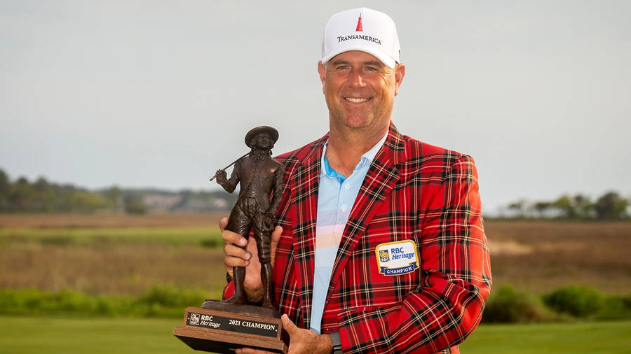 Stewart Cink Celebrating His Victory With The Trophy Wallpaper