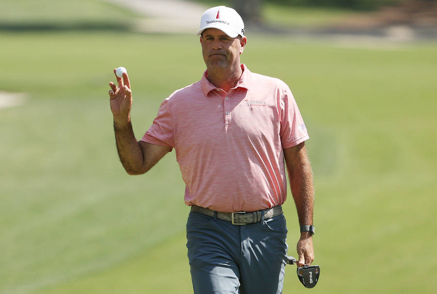 Stewart Cink Gliding Across The Green Wallpaper