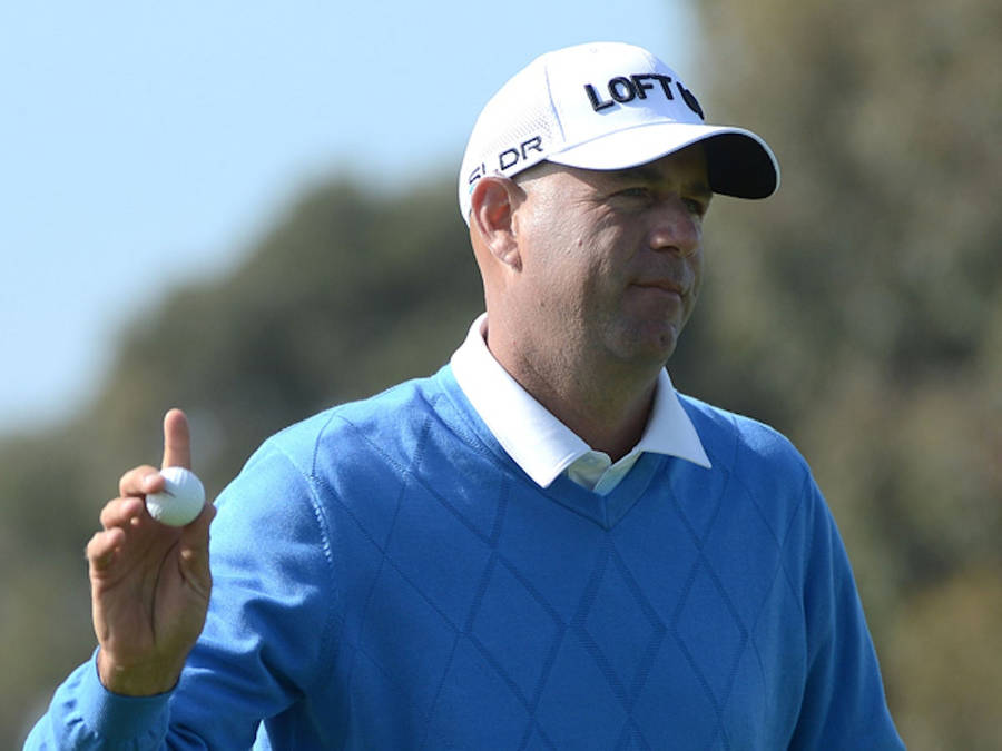 Stewart Cink Holding A Golf Ball Wallpaper