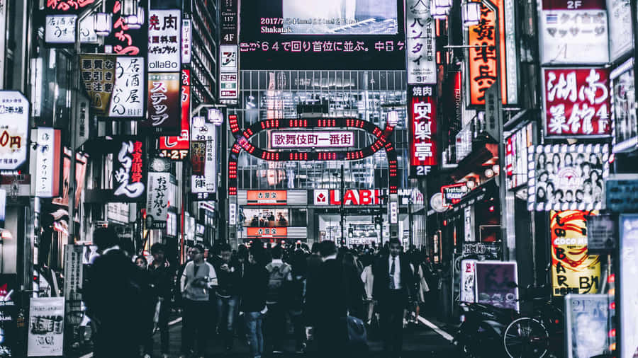 Stroll Around Tokyo And Explore The Vibrant, Eclectic Culture Of Harajuku. Wallpaper
