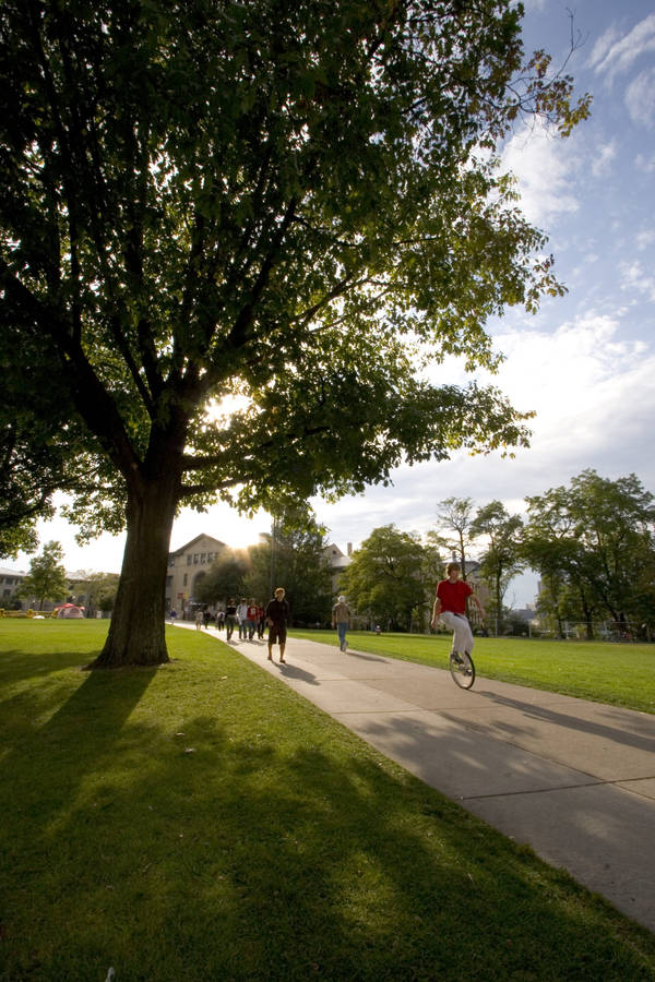 Students At Carnegie Mellon University Pathway Wallpaper