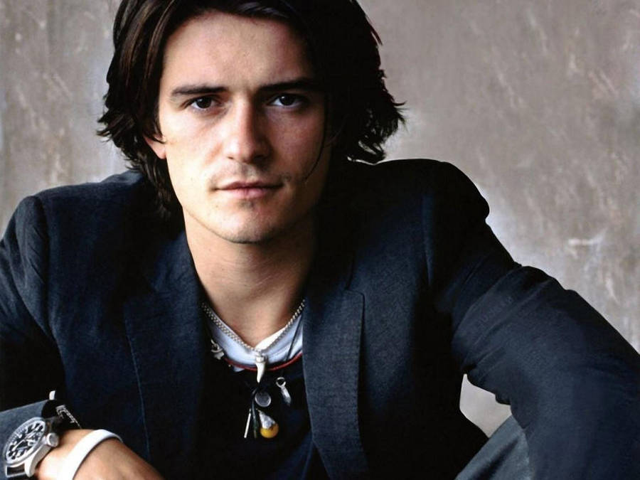 Stunning Look Portrait Of Orlando Bloom Wallpaper