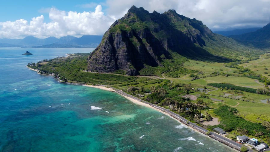 Stunning Mountain In Oahu Wallpaper