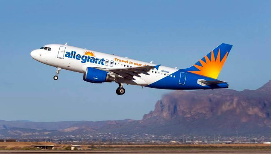 Stunning Shot Of Allegiant Air In Mid-flight Wallpaper