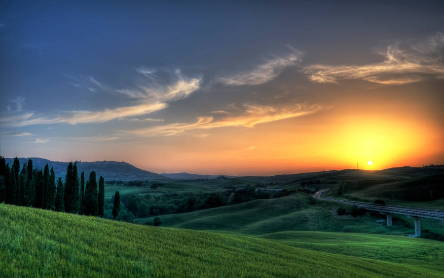 Stunning Sunset Of Hilly Tuscany Wallpaper