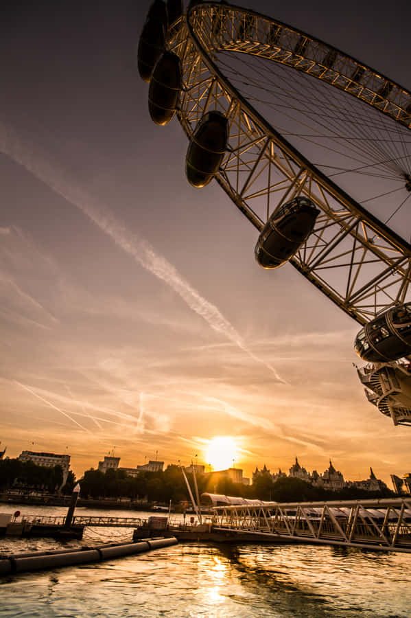 Stunningly Beautiful London Lit Up At Night Wallpaper