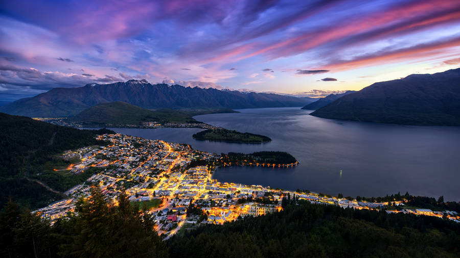 Stunningview Of Queenstown, New Zealand Wallpaper