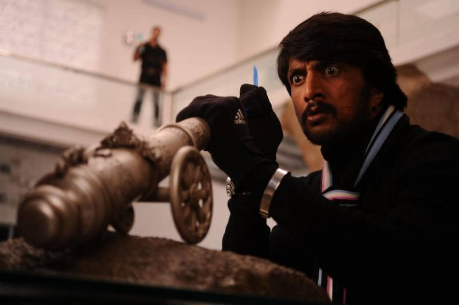 Sudeep Looking Shocked Wallpaper