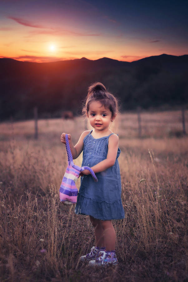 Sun Set Cute Baby Girl Wallpaper