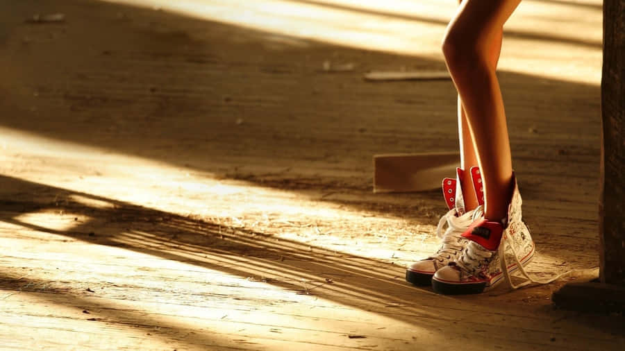 Sunlit Sneakersand Legs Wallpaper