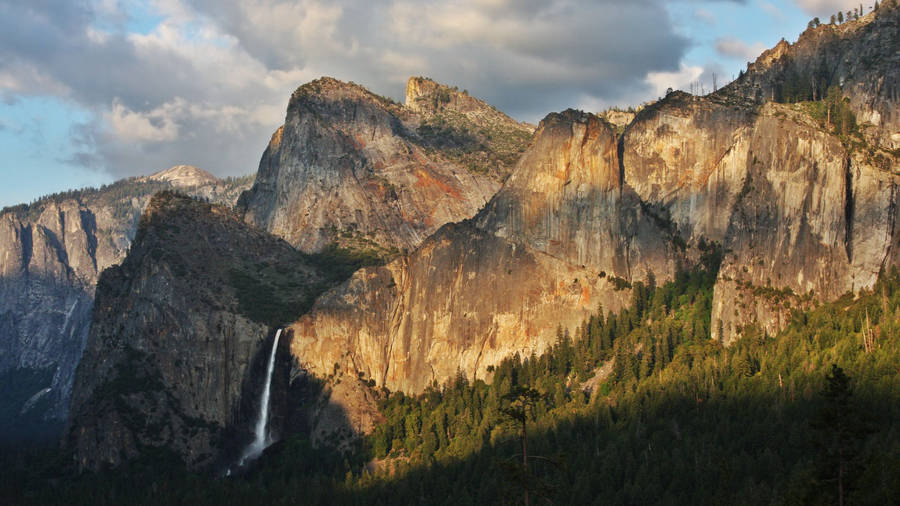 Sunny Yosemite Park Wallpaper