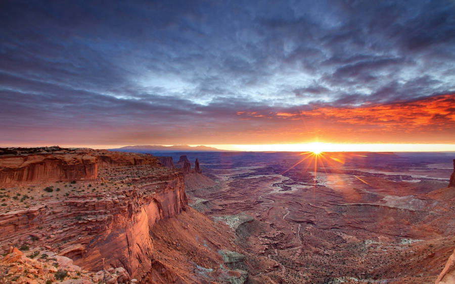 Sunset Sky In Canyonlands National Park Wallpaper