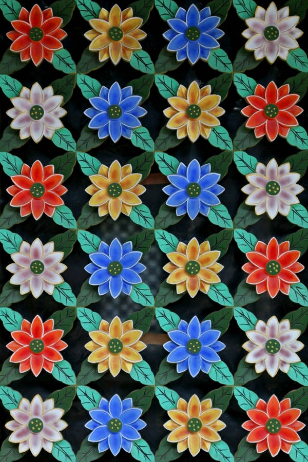 Symmetrical Floral Pattern Wallpaper