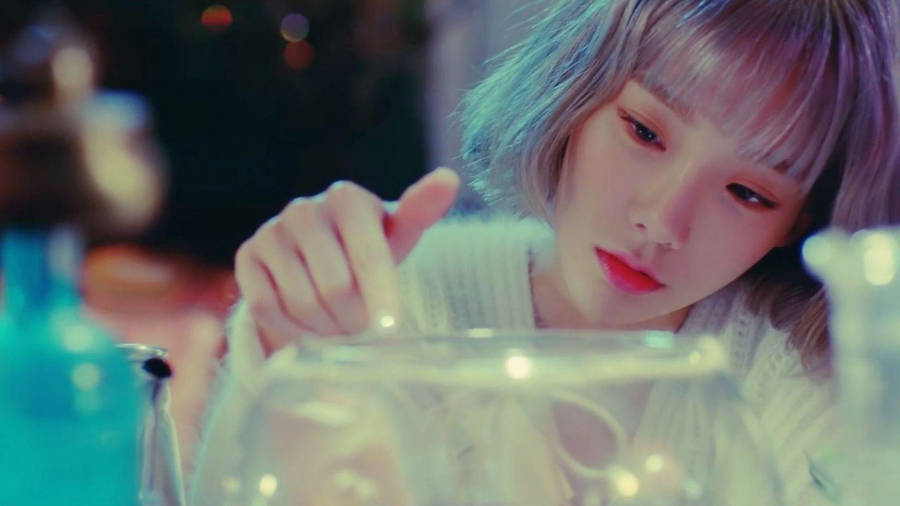 Taeyeon Fragile Bowl Wallpaper