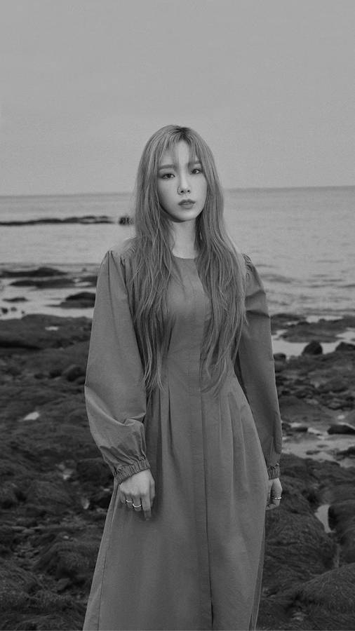 Taeyeon Long Dress Wallpaper