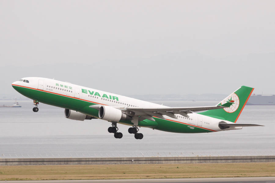 Taking Off Eva Air Wallpaper