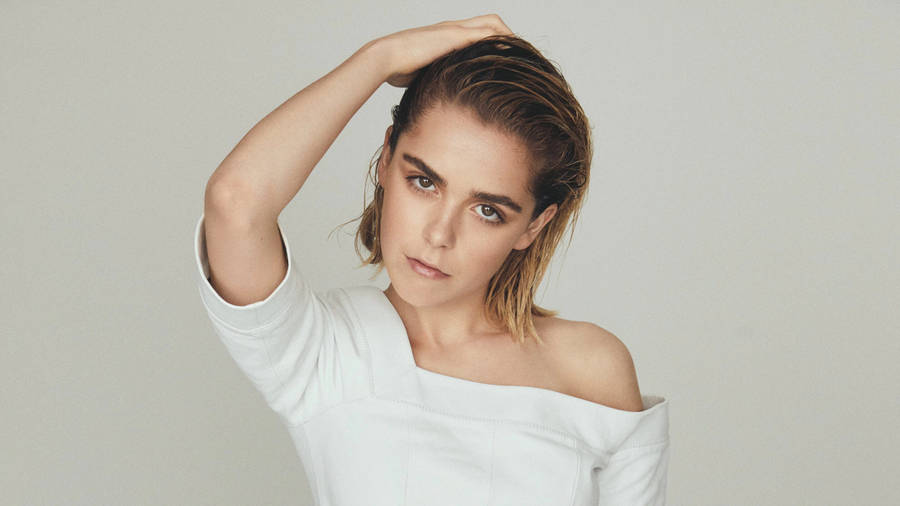 Talented Actress Kiernan Shipka In A Casual Look Wallpaper