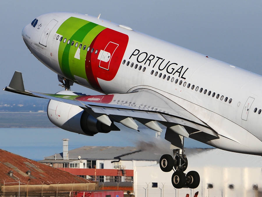 Tap Portugal Plane Take Off Wallpaper