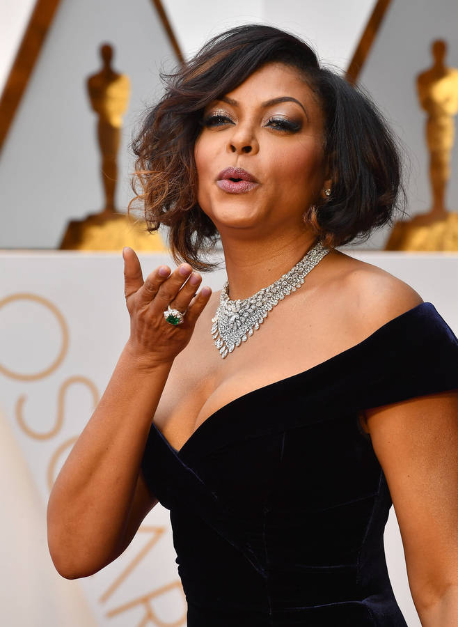 Taraji P. Henson Flying Kiss Wallpaper