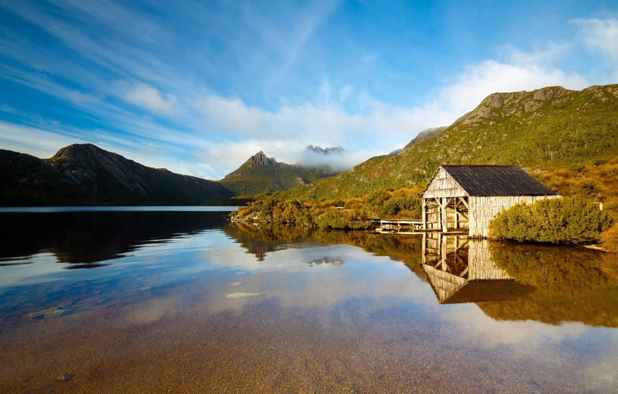 Tasmania Small Shed Lake Wallpaper