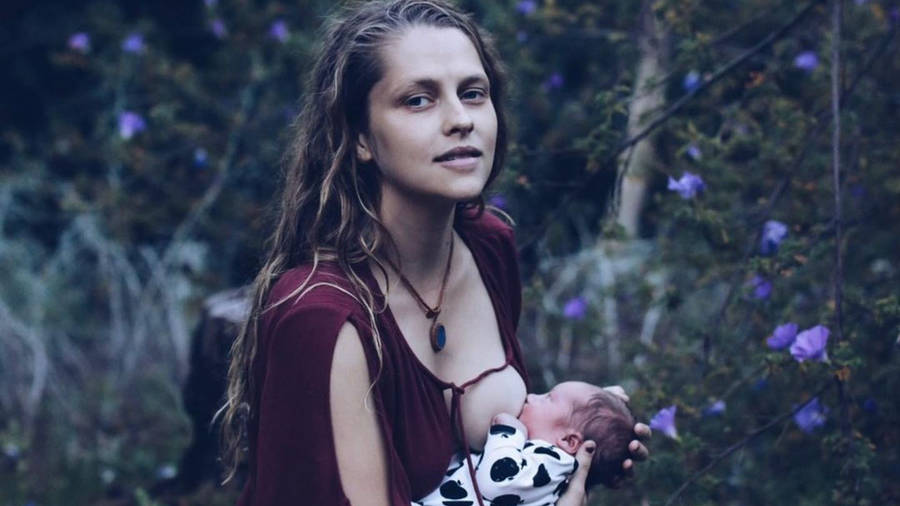 Teresa Palmer Breastfeeding Baby Wallpaper