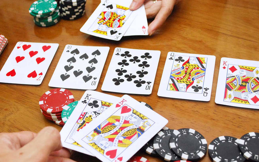 Texas Hold'em Revealing Hands Wallpaper