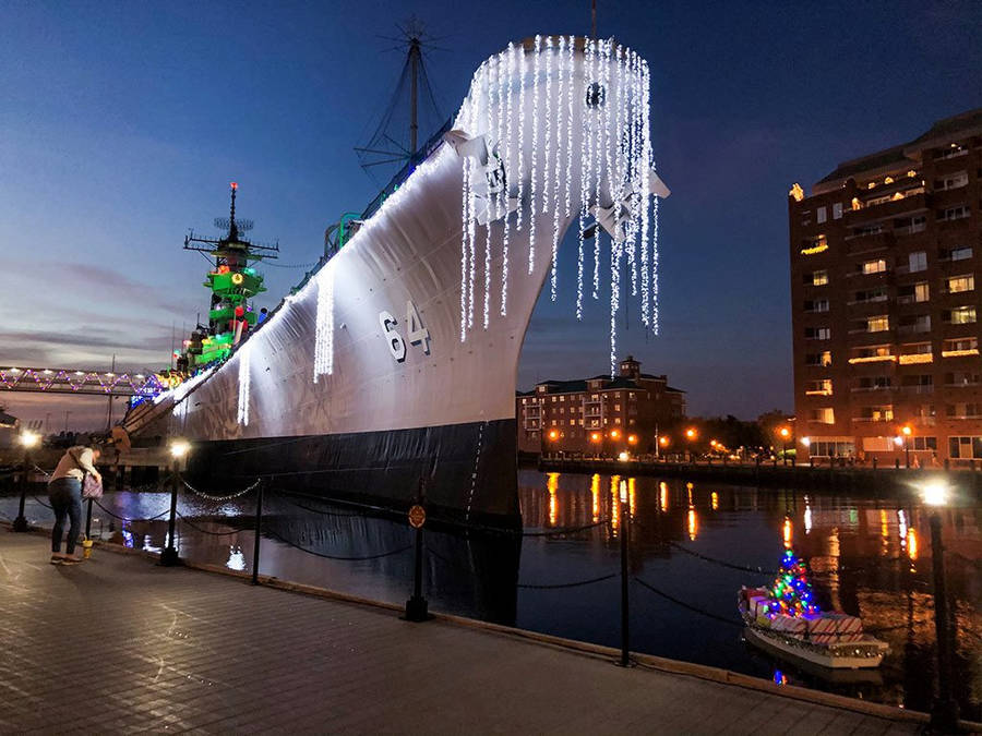 The Battleship Wisconsin In Norfolk, Virginia Wallpaper