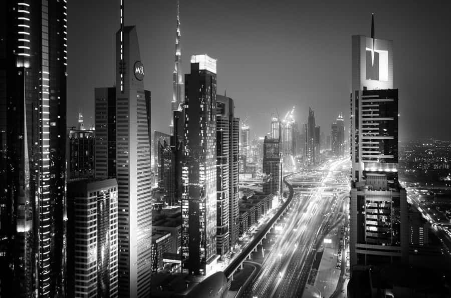 The Beauty Of A Lively City In Sleek Black And White. Wallpaper