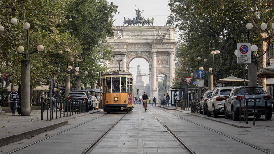 The City Gate Of Milan Wallpaper