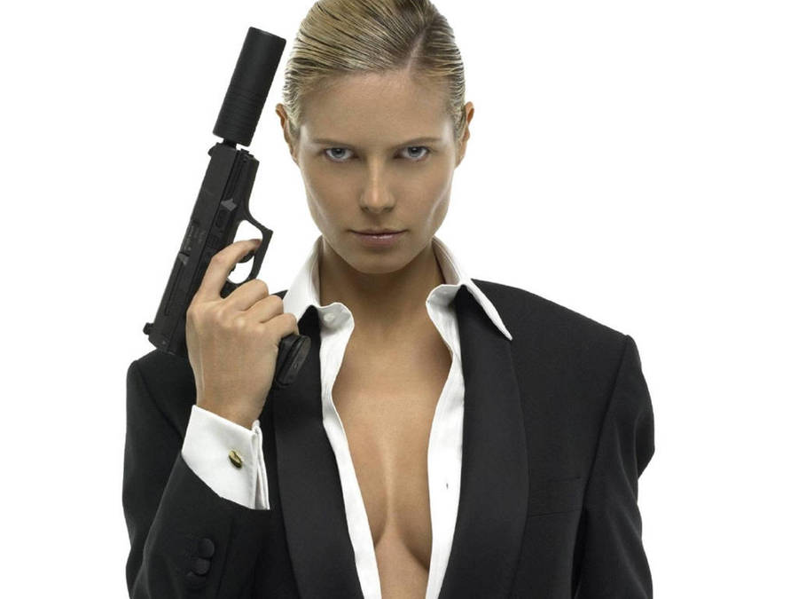 The Gunwoman Heidi Klum Wallpaper