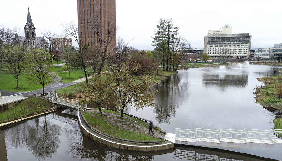 The Scenic University Of Massachusetts- Campus Pond View Wallpaper