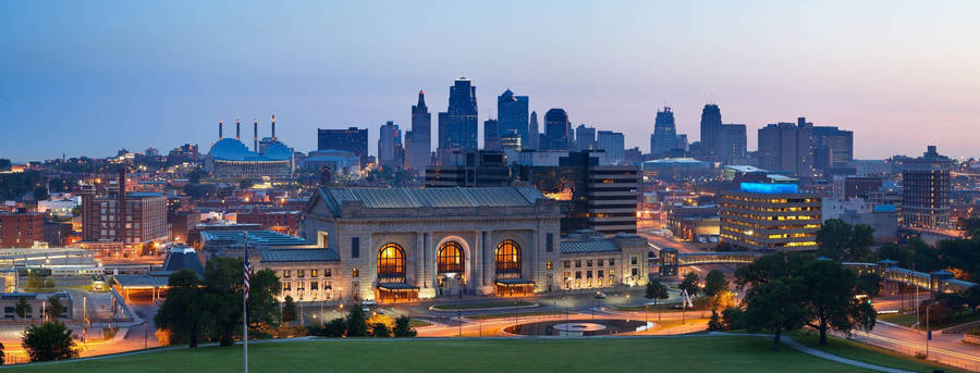 The Stunning Skyline Of Kansas City Wallpaper