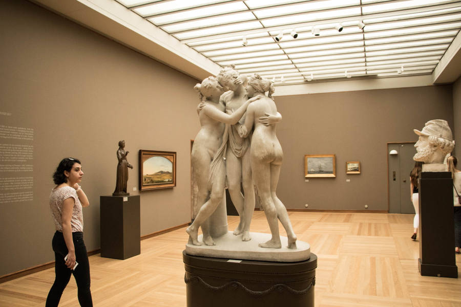 The Three Graces In Art Gallery Wallpaper