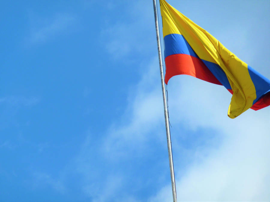 The Vibrant Flag Of Colombian Pride Wallpaper