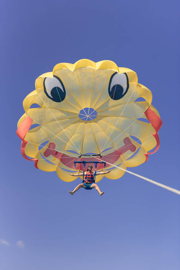 Thrilling Adventure With Smiley Face Parasailing Wallpaper