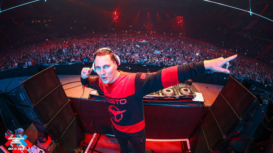 Tiesto In Amsterdam Music Festival 2015 Wallpaper