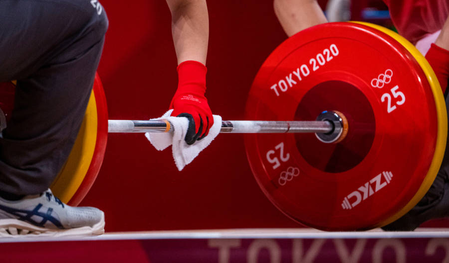 Tokyo Olympics 2020 Weight Lifting Moment Wallpaper