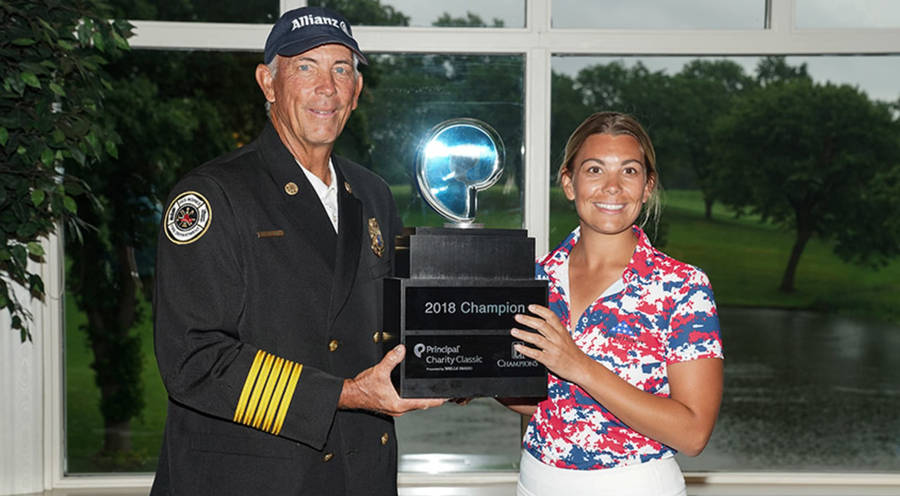 Tom Lehman Holding Trophy Wallpaper