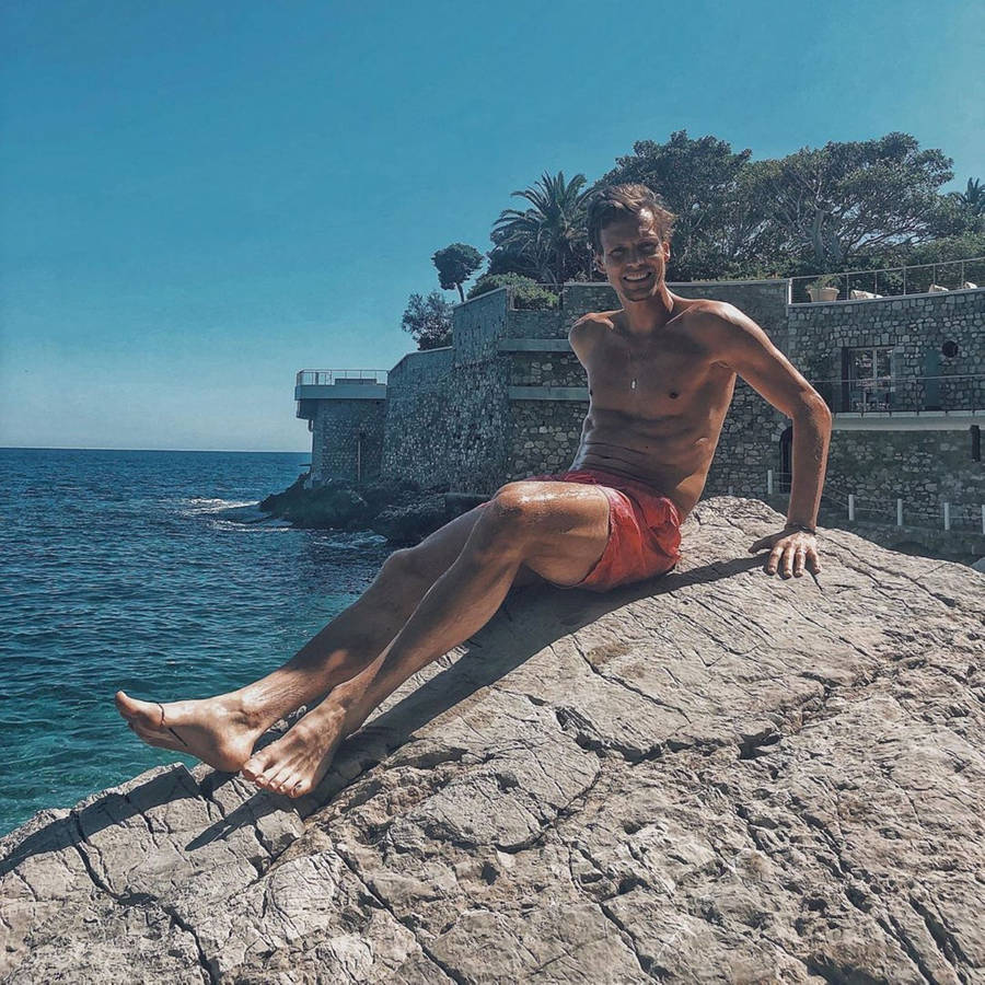 Tomas Berdych Sitting On Rock Wallpaper