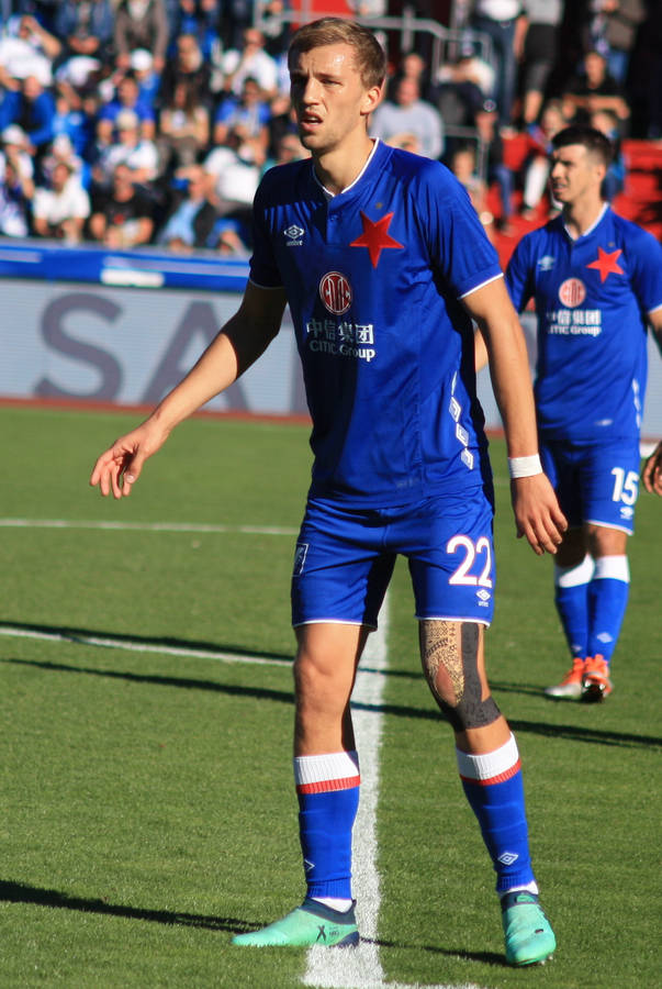 Tomas Soucek Wearing A Blue Jersey Wallpaper