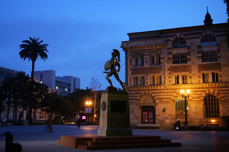 Tommy Trojan Statue At University Of Southern California Wallpaper