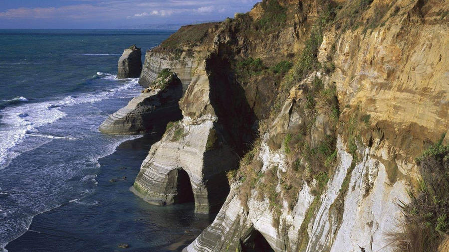 Tonga Cliff Cave Wallpaper