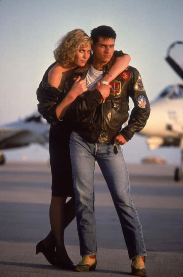 Top Gun Love Team Pete And Charlotte Wallpaper