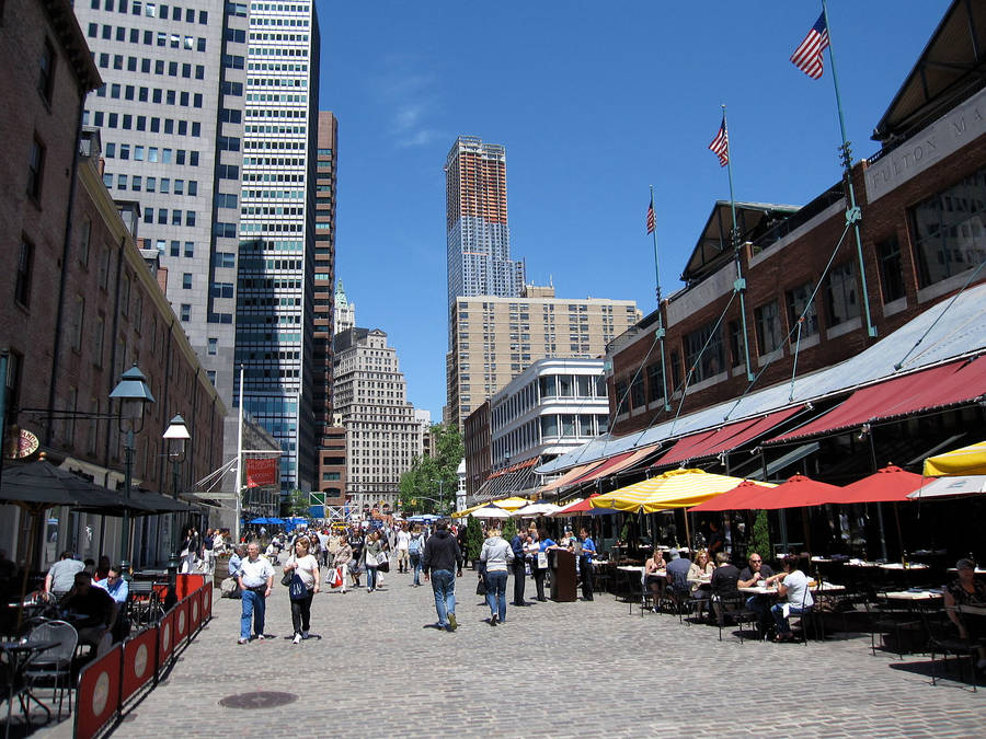 Tourists Around South Street Seaport Wallpaper